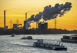 Sunset, cargo ships on the Rhine, steelworks, Hüttenwerke Krupp Mannesmann, discharge cloud of the