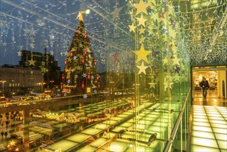 Christmas market in Dortmund, Hansaplatz, view from a pedestrian gallery between 2 department