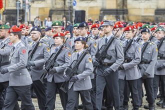 Public roll call of the Army Officers' School on Theatre Square: Bundeswehr honours and bids