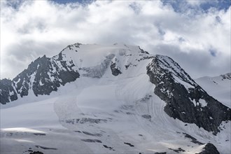 Glaciated mountain peak GroÃŸer Möseler, glacier Furtschaglkees, Berliner Höhenweg, Zillertal Alps,