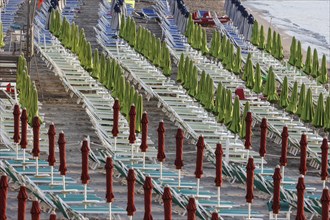 Sunshades and sunbeds on the beach of Diano Marina, Italy, 14/08/2024, Diano Marina, Liguria,