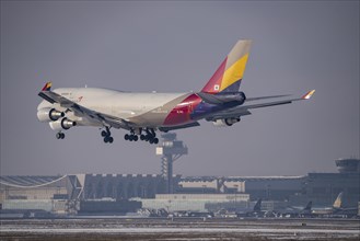 Asiana Airlines, Cargo Boeing 747-400F approaching Frankfurt FRA airport, air traffic control