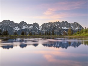 Reflection of the Wilder Kaiser in the Astbergsee, sunset, Astberg, Going am Wilden Kaiser, Tyrol,