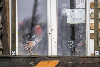 2nd day of the eviction of the hamlet Lützerath, by the police, of tree houses and huts, activist