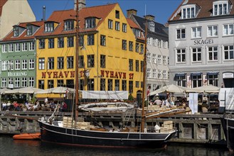 Nyhavn, in the Frederiksstaden district, harbour district with houses over 300 years old, promenade