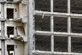 Demolition of office tower at the Urania. The administration building, built in 1967, will be