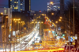 Evening city centre traffic, rush hour, AlfredstraÃŸe, B224, in Essen, Germany, Europe
