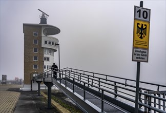 Thick fog in winter, hangs over the mouth of the Elbe into the North Sea, radar tower of the Water