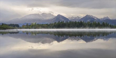 Sunrise, Lake Hopfensee, near Füssen, OstallgÃ¤u, with the Tannheim Mountains behind, AllgÃ¤u,