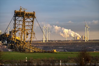 Edge of the Garzweiler II open-cast lignite mine, at the village of Lützerath, the last village to