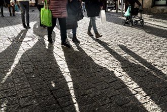 Pedestrians in a pedestrian zone, winter, long shadows, Dortmund, North Rhine-Westphalia, Germany,