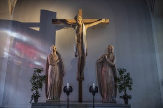 Chancel with figures of saints, Church of St John the Baptist, Siegen, North Rhine-Westphalia,