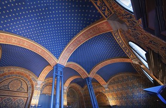 Preserved ceiling vault in the vestibule of the former synagogue, built in 1883, destroyed by the