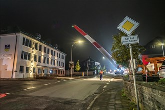 Transport of a 68 metre long, 22 tonne blade of a wind turbine, here in Breckerfeld, with a