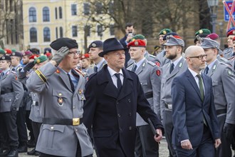 Public roll call of the Army Officers' School on Theatre Square: Bundeswehr honours and bids