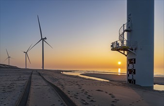 ENECO wind farm on the dike around the harbour Maasvlakte 2, 22 wind turbines with a capacity of