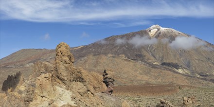 Pico del Teide, 3715m and Roques de Garcia, Teide National Park, Tenerife, Canary Islands, Spain,