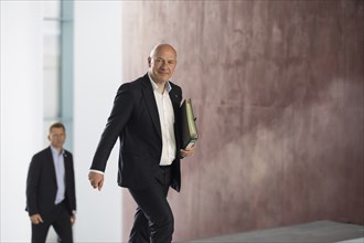 Kai Wegner (Governing Mayor of Berlin, CDU) in front of the consultations at the Minister