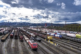 The Hagen-Vorhalle marshalling yard, one of the 9 largest in Germany, is located on the