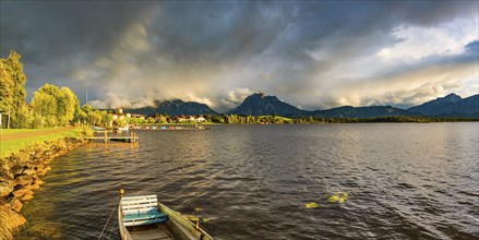 Rainbow, Hopfensee, behind it Hopfen am See and Ammergau Alps, near Füssen, OstallgÃ¤u, AllgÃ¤u,