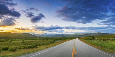 Evening atmosphere along road 27, Rondane National Park, Venabygdsfjell, Rondafjell, Enden,