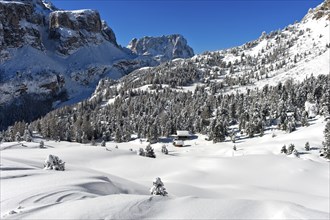 Winter landscape on the Gardena Pass, Passo Gardena, Dolomites, South Tyrol, Italy, Europe