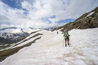 Two mountaineers crossing a snowfield, ascent to the Nördliche Mörchnerscharte, Berliner Höhenweg,