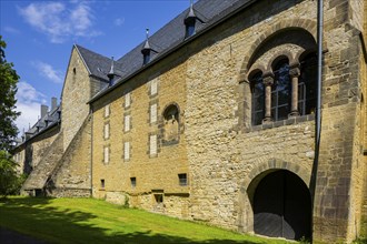 The imperial palace of Goslar covers an area of around 340 by 180 metres, situated at the foot of