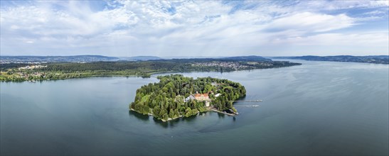 The island of Mainau in Lake Constance with the jetty and the baroque Mainau Castle, built between