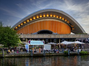 Evening Sun, House of World Cultures on the banks of the Spree, Berlin, Germany, Europe