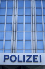 Police, building of a police authority Symbolic image