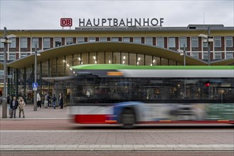 Bochum central station, station concourse, local bus, public transport connection, North