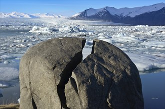 Ruptured rocks, frost wedging, glacier lagoon Jöekulsarlon, Vatnajökull glacier, Austurland,