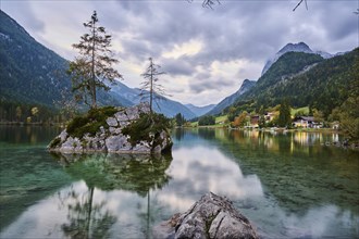 Hintersee in autumn colours, Ramsau, Berchtesgaden National Park, Berchtesgadener Land district,