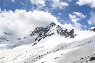 Mountain landscape of rock and ice, glaciated mountain peak GroÃŸer Möseler, glacier Waxeggkees,