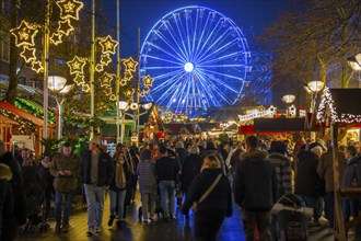 Christmas market on KönigsstraÃŸe in the city centre of Duisburg, pre-Christmas season, Christmas