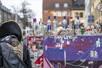 Rose Monday parade in Düsseldorf, alcohol consumption, drinking of high-proof spirits, North