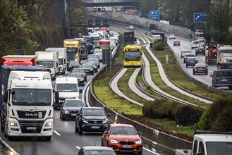 Traffic jam on the A40 motorway, Ruhrschnellweg, in Essen, traffic disruption in the direction of