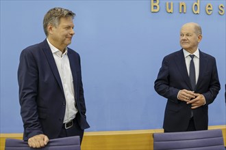 Olaf Scholz (SPD), Federal Chancellor, and Robert Habeck (Alliance 90/The Greens), Federal Minister