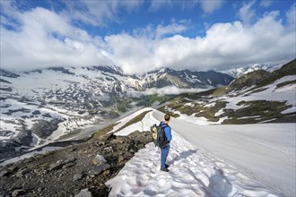 Mountaineer on hiking trail with snow, mountain landscape with summit Hoher WeiÃŸzint and