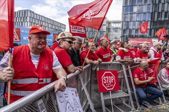 Demonstration by many thousands of steelworkers in front of the ThyssenKrupp headquarters in Essen