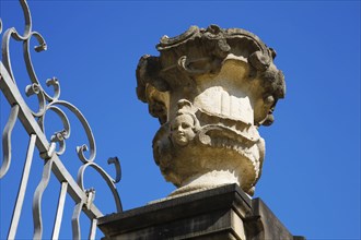 Stadion Castle Bönnigheim, detail, wall end, decorative element on wall, fence, vase-like stone