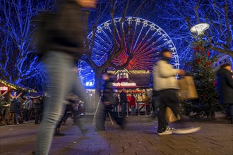 Pre-Christmas season, Christmas market in the city centre of Essen, Kettwiger StraÃŸe, Ferris