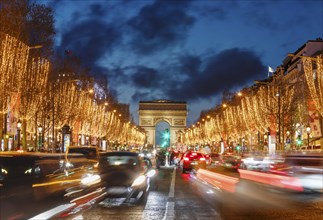 Arc de Triomphe at Christmas time, Champs Elysees, Paris, Ile de France, France, Paris, Ile de