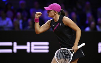 Iga Swiatek (POL) Cheers, gestures, gesture, tennis, Porsche Cup 2024, Porsche Arena, Stuttgart,