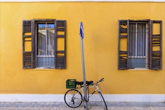 Israel, Tel Aviv historic neighborhood Neve Tzedek with art galleries, boutiques and old houses,