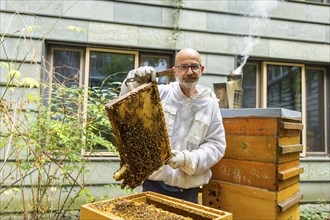 Jens Ardelt hiving a beehive. Since the beginning of 2023, 500, 000 new employees have been working