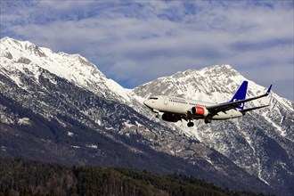 SAS Scandinavian Airlines aircraft, Boeing 737-800, approaching Innsbruck Kranebitten Airport,