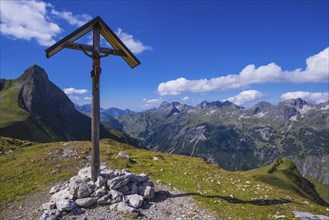 Field cross at Rappensee, left behind Kleiner Rappenkopf, 2276m, AllgÃ¤u Alps, AllgÃ¤u, Bavaria,