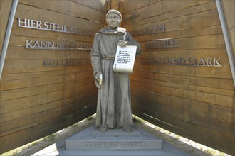 Wooden sculpture Martin Luther with historical quotation, here I stand and can't help it, saying,